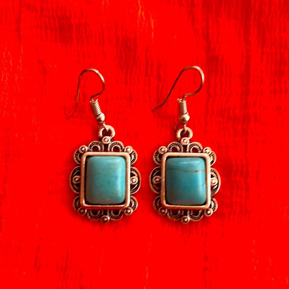 Beautiful turquoise earrings - Brand New!
